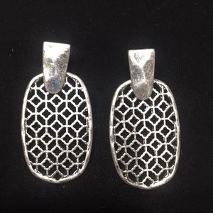 Similar to Kendra Scott